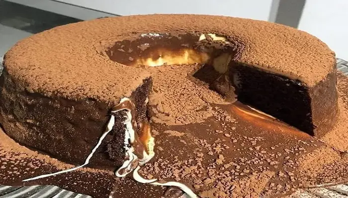 Bolo Vulcão de Chocolate com cobertura de ninho de chocolate