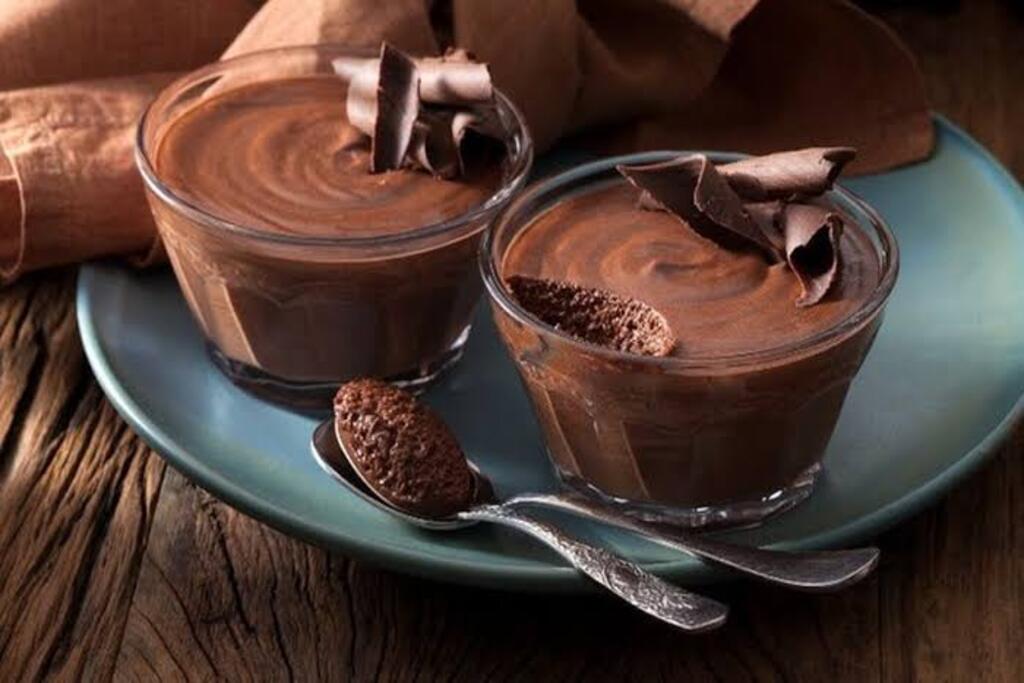 Mousse clássico de Chocolate de 4 ingredientes